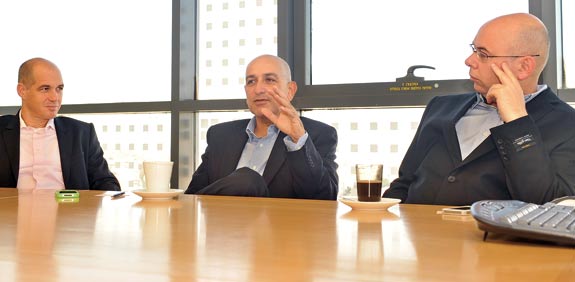 יניב פגוט, גיל גזית, עופר גרינבאום / צלם: בן יוסטר